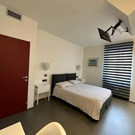 *luxus393* Metro A 50m, Lingotto Fiere, Ospedali טורינו